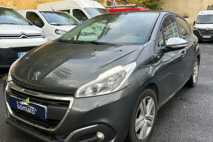 PEUGEOT 208